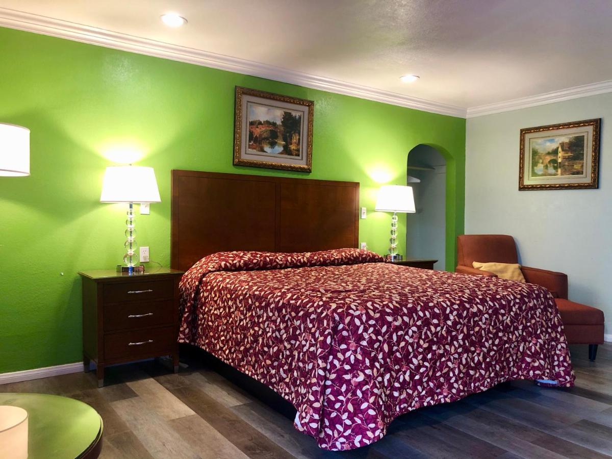 Deluxe Single Room